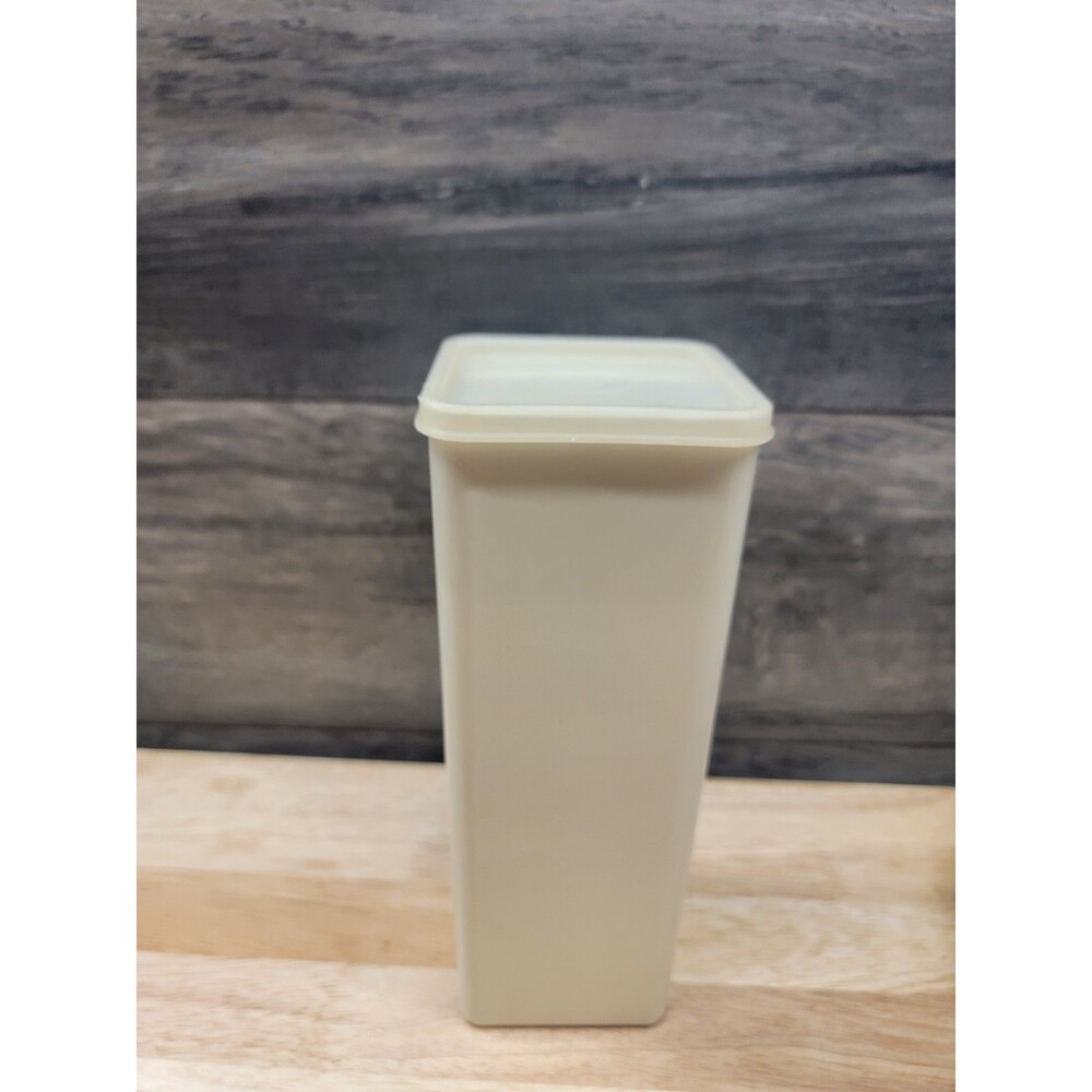 Vintage Tupperware Cheese Cracker Keeper 1696-6 USA